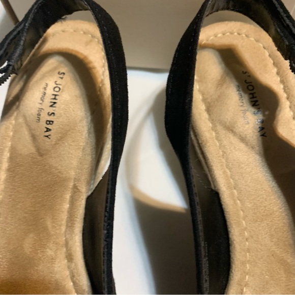 St. John's Bay Memory Foam Slingback Sandals. Size 7. Black with buckle. - Picture 15 of 15